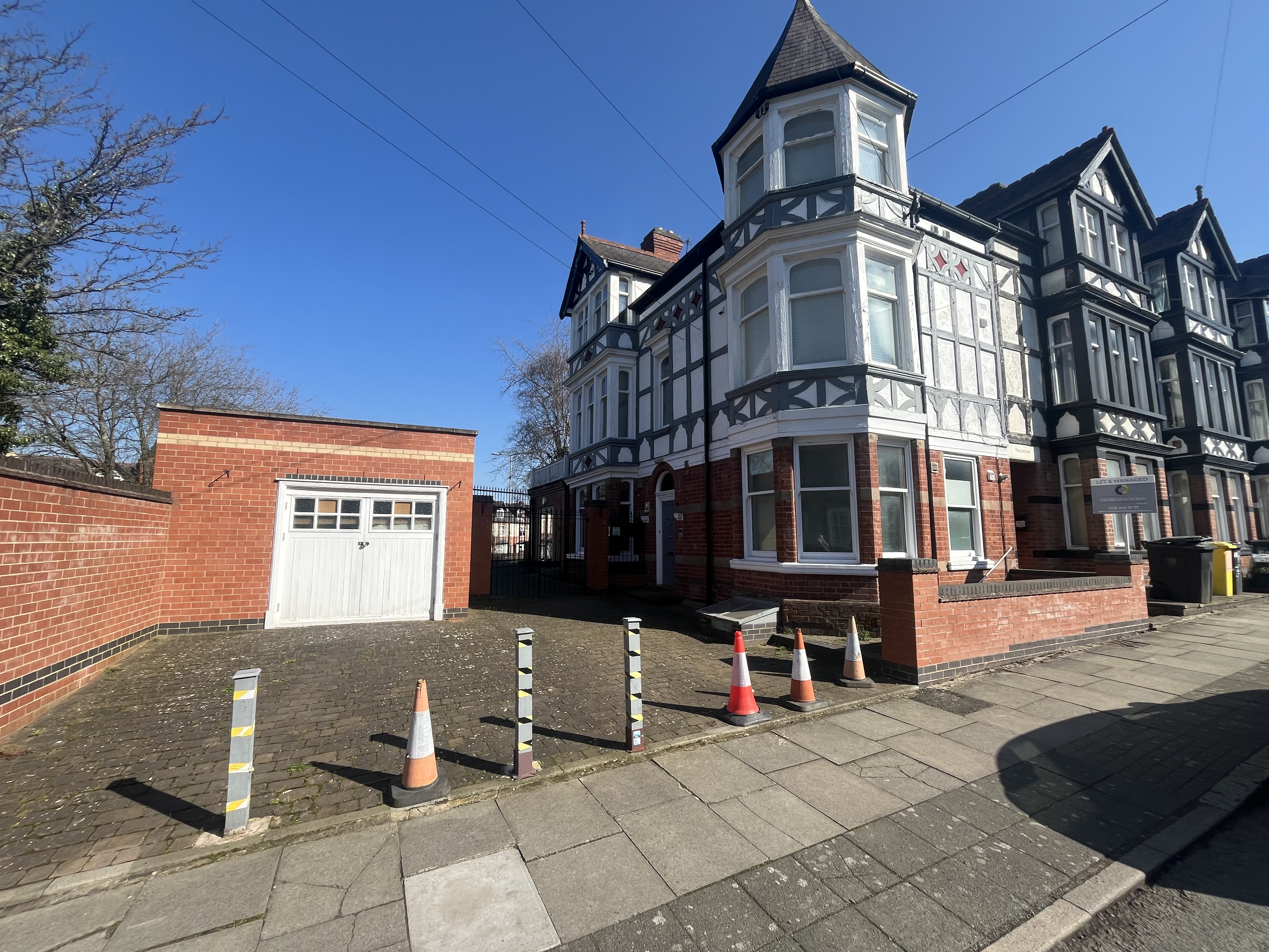 81 Stretton Road, Leicester - Large End Terraced Villa with Parking image 4